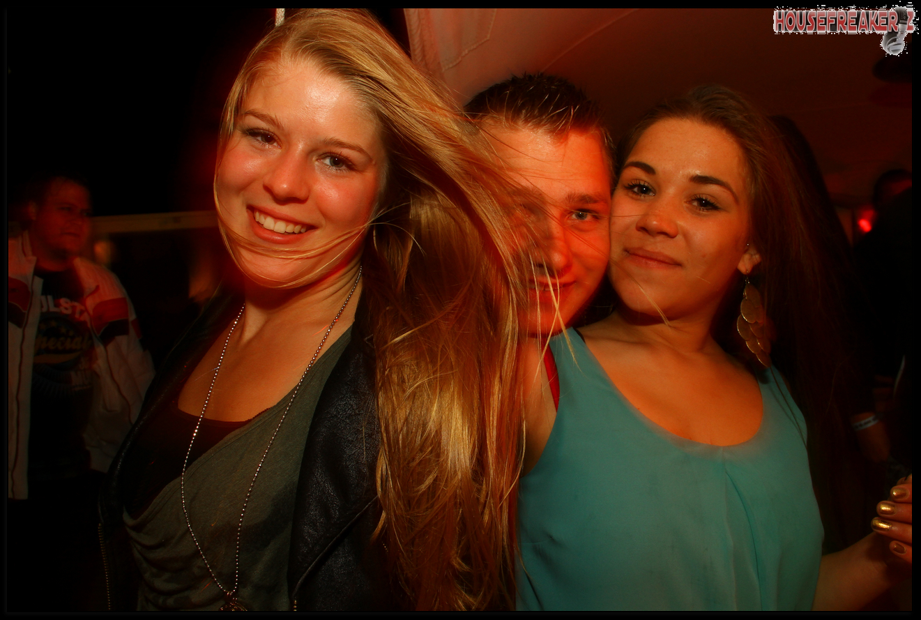 1321x889 pixels (1.135K)